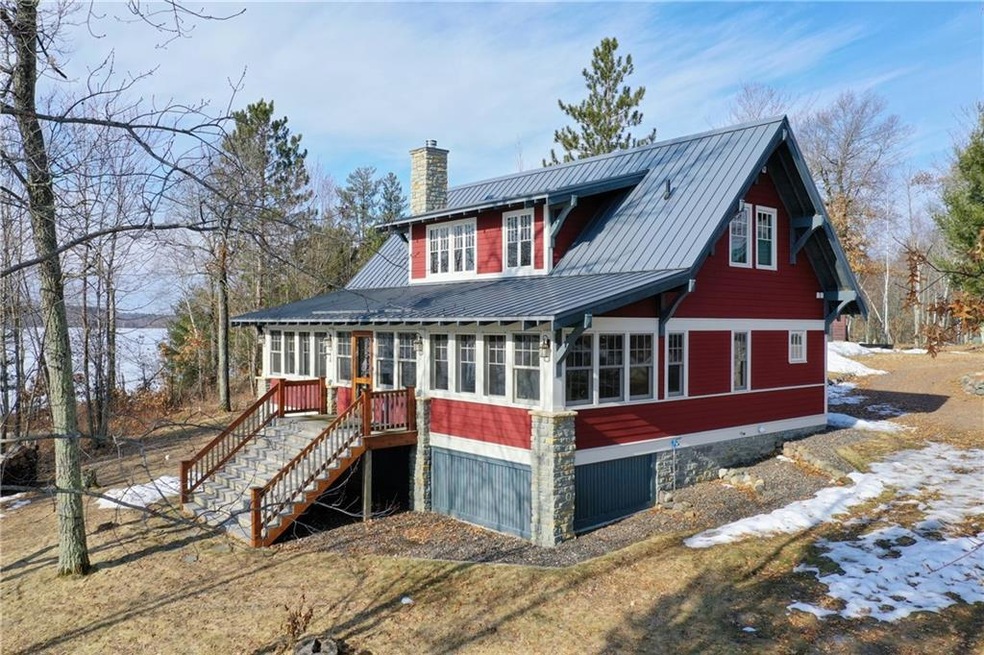 Stunning bungalow style cabin.