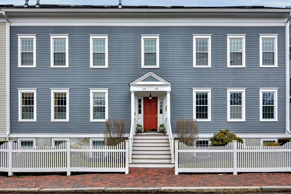 136 High St unit 4, Newburyport, MA 01950 - photo 1
