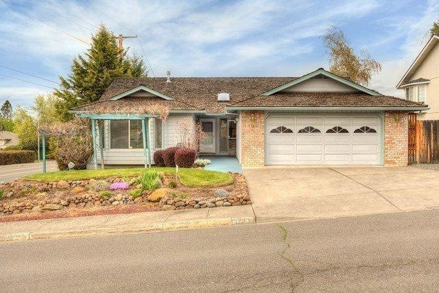 1733 Garden Dr, Medford, OR 97504 - photo 1