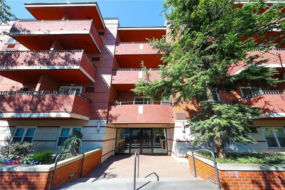 9718 Ft Hamilton Pkwy unit 4J, Brooklyn, NY 11209 - photo 1
