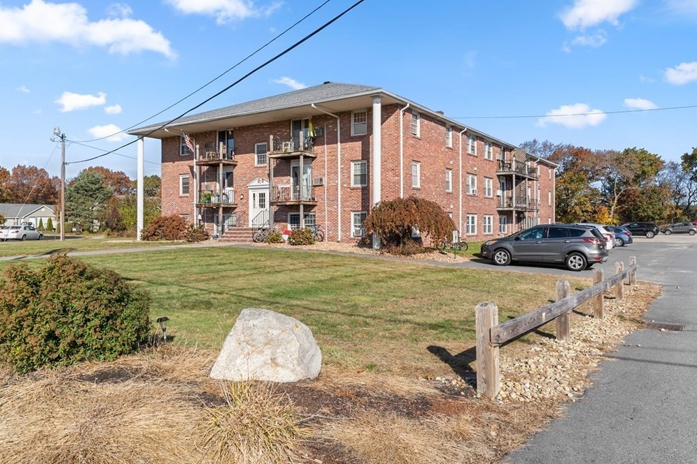 18 Woodman Way unit 17, Newburyport, MA 01950 - photo 1