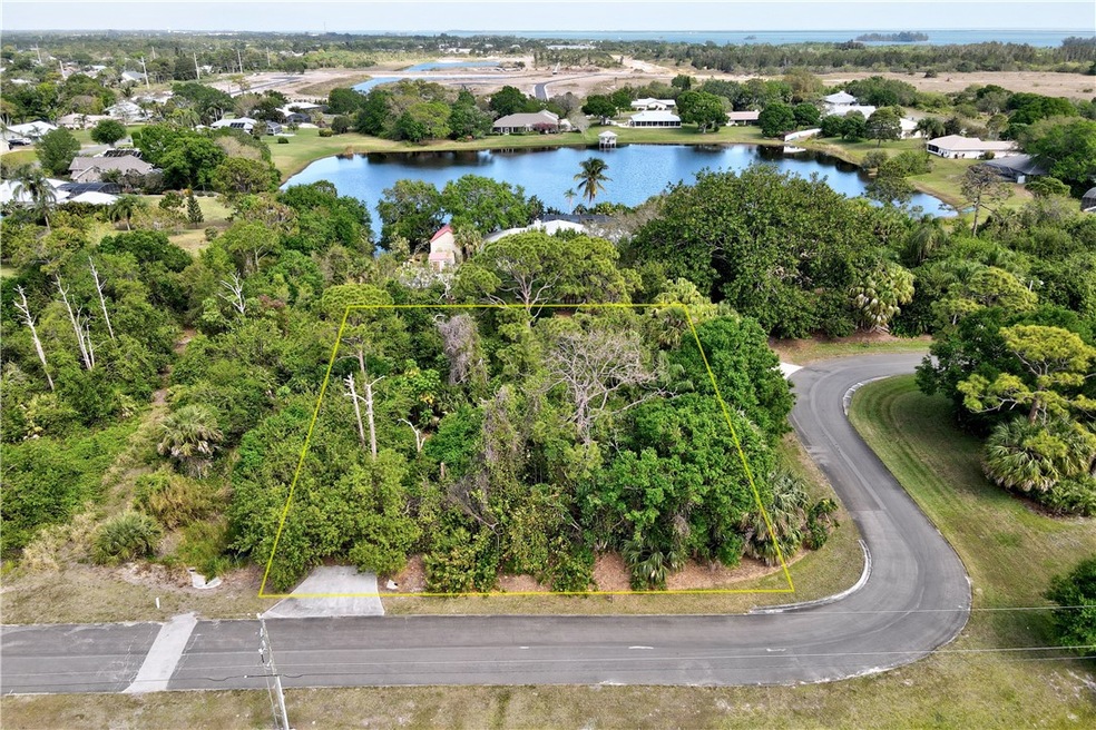 757 S Fischer Cir, Sebastian, FL 32958 - photo 1
