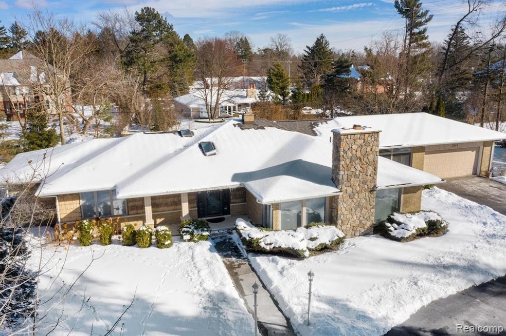 3941 Shallow Brook Dr, Bloomfield Hills, MI 48302 - photo 1