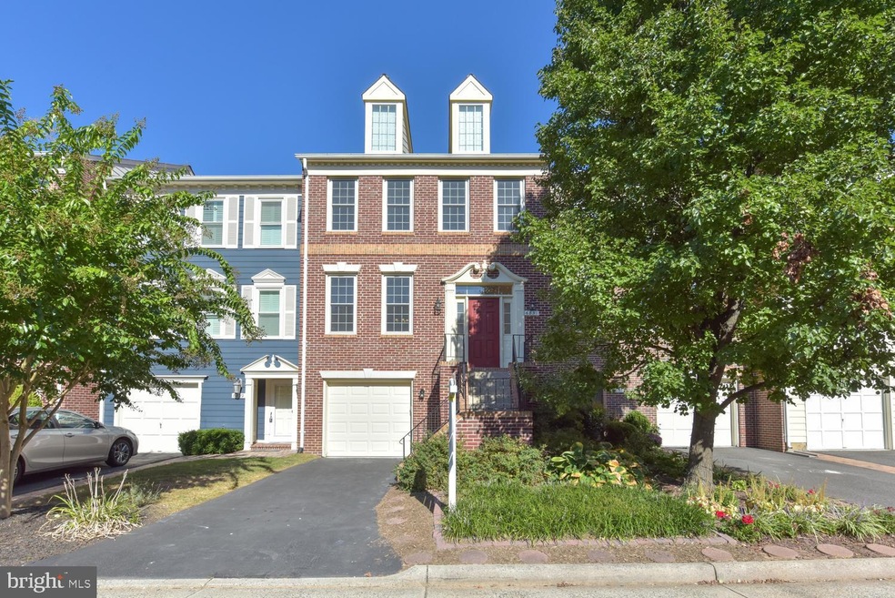 6831 Mclean Province Cir, Falls Church, VA 22043 - photo 1