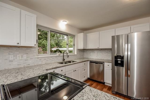 Gorgeous granite, back splash, and appliances!
