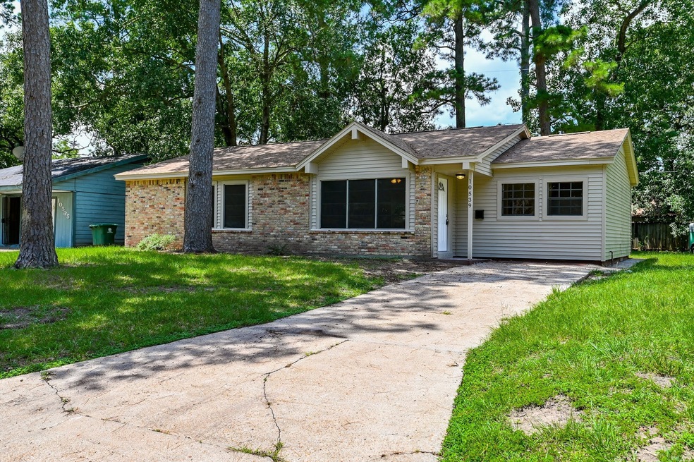 10539 Hollyglen Dr, Houston, TX 77016 - photo 1