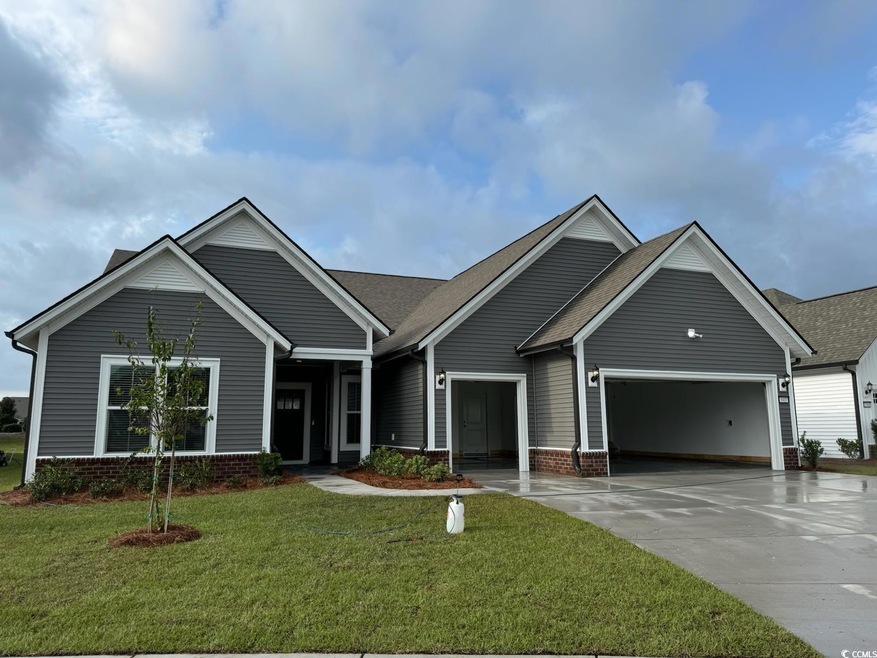View of front facade featuring a front yard
