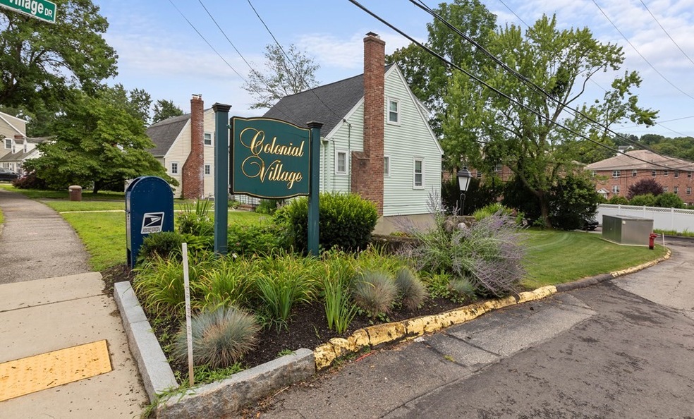 11 Colonial Village Dr unit 6, Arlington, MA 02474 - photo 1