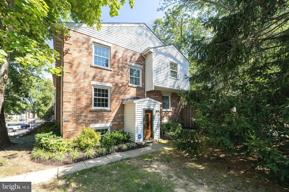 7819 Stovall Ct, Lorton, VA 22079 - photo 1