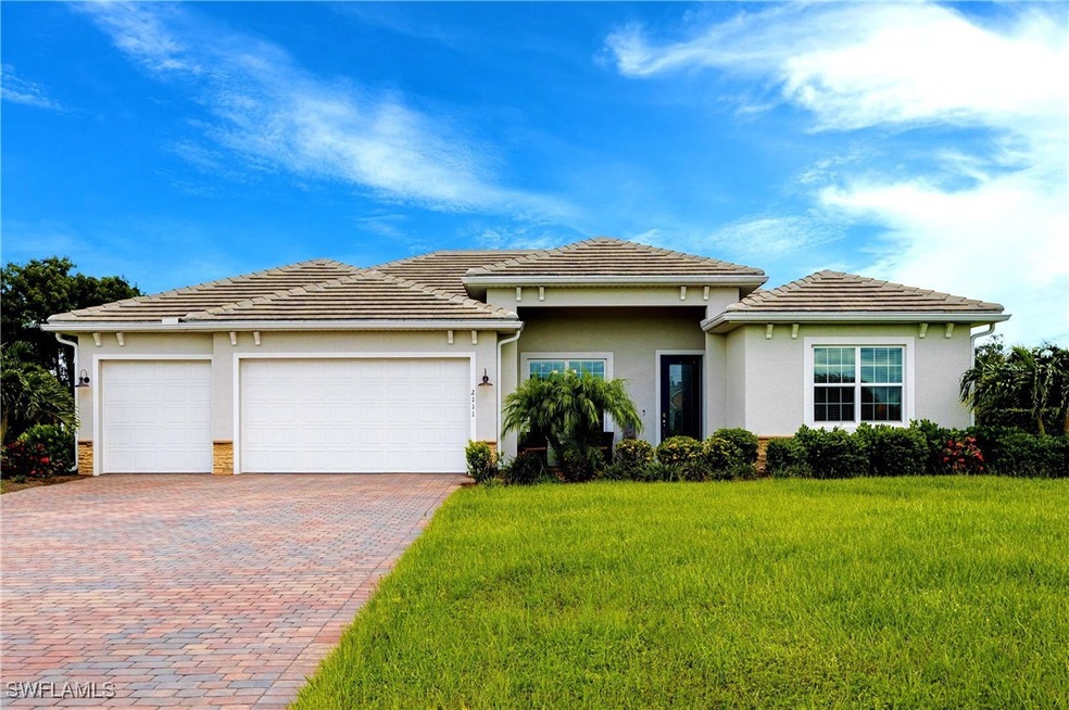 View of front of house featuring a garage and a fr