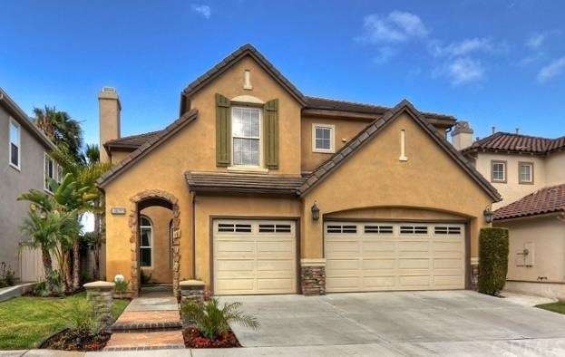 Beautiful curb appeal!
