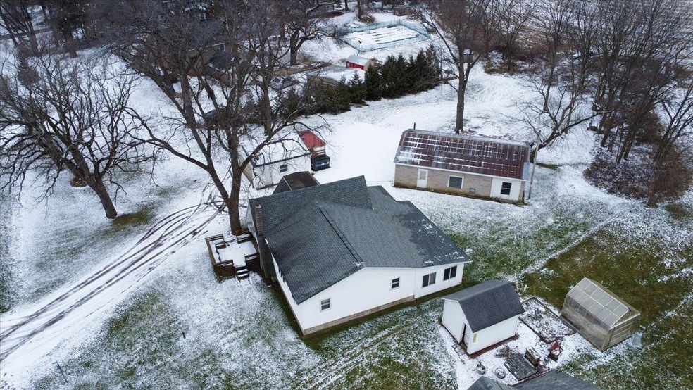 3647 Old Stage Rd, Brooklyn, WI 53521 - photo 1