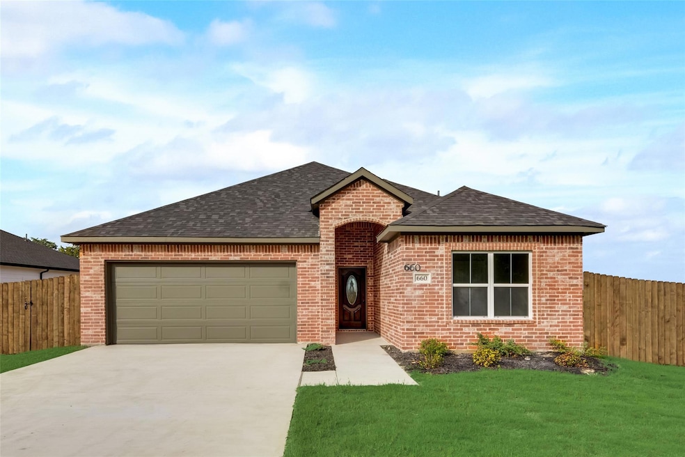 660 S Garrett Ave, Ennis, TX 75119 - photo 1