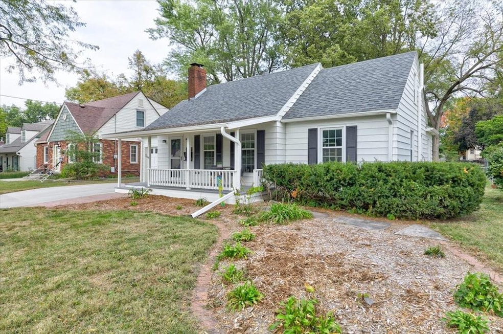 3117 45th St, Des Moines, IA 50310 - photo 1