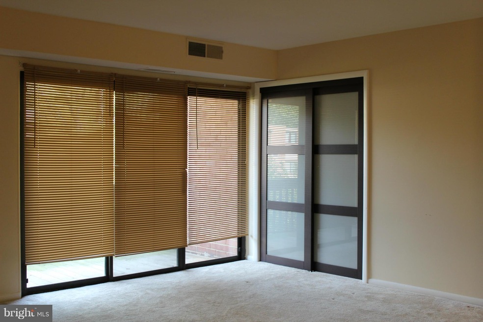 10720 West Dr unit 302, Fairfax, VA 22030 - photo 1