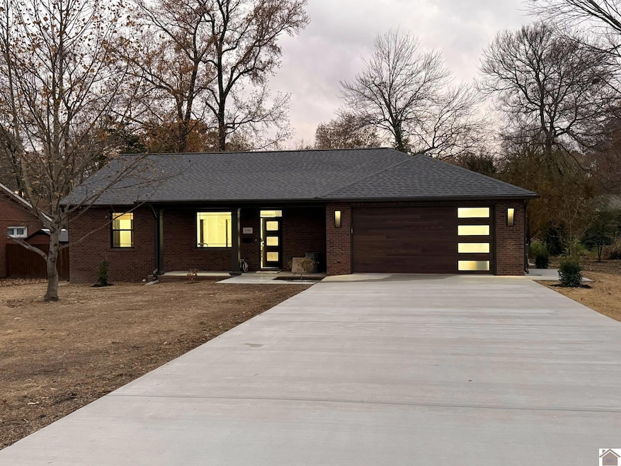 106 S Broach Ave, Murray, KY 42071 - photo 1