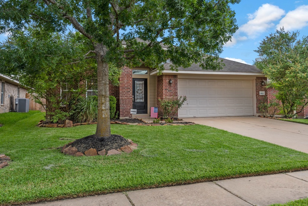 Great house in the Tomball/Cypress area!  3BR, 2 bath with a wide open floorplan with plenty of options!  Large open kitchen, dining and living space with high ceilings.  Flex room in the back which could be a gameroom, study, 2nd TV room, etc.  Formal dining in the front which could also be a 2nd living, study, etc.  One of the most popular floorplans in the neighborhood!