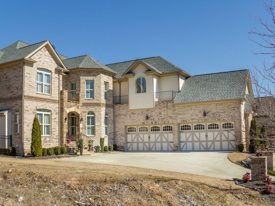 Phenomenal 7 bedroom, 5.5 bathroom estate is the e