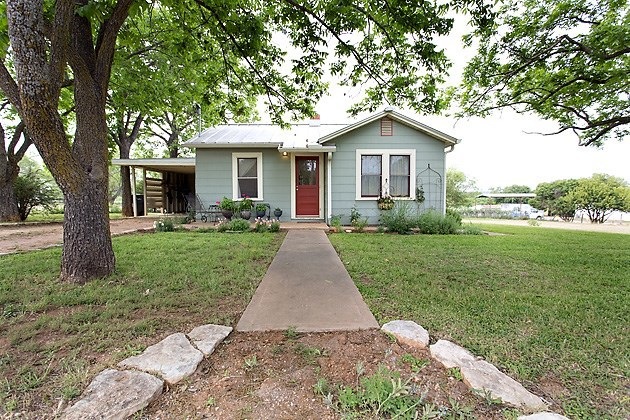 616 W Live Oak St, Fredericksburg, TX 78624 - photo 1