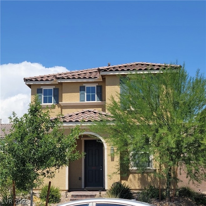 Desert Landscaping with a walkway to the backyard