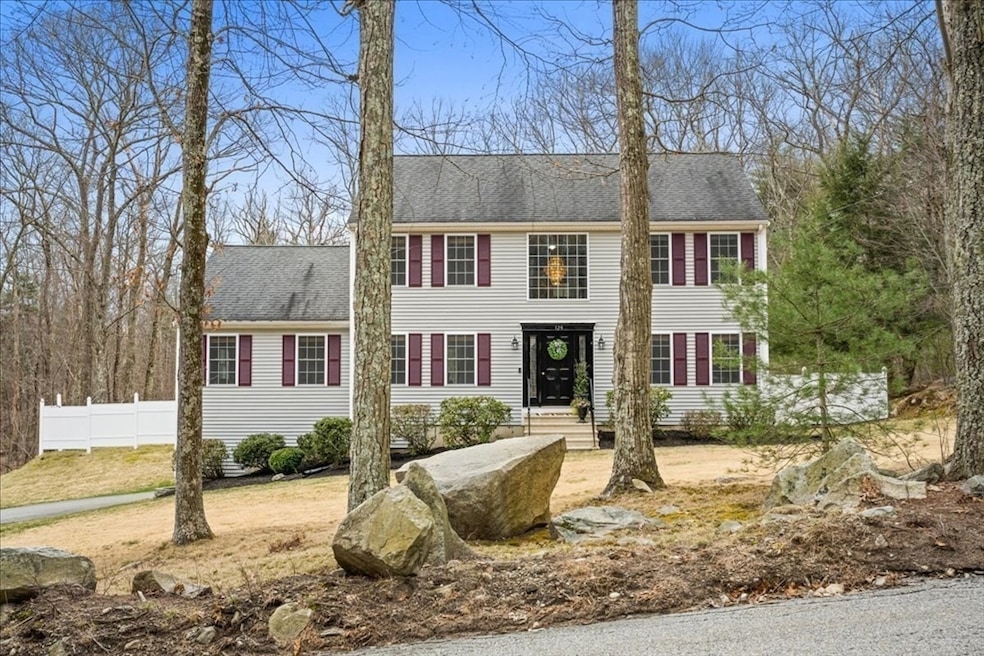 129 SE Main St, Douglas, MA 01516 - photo 1