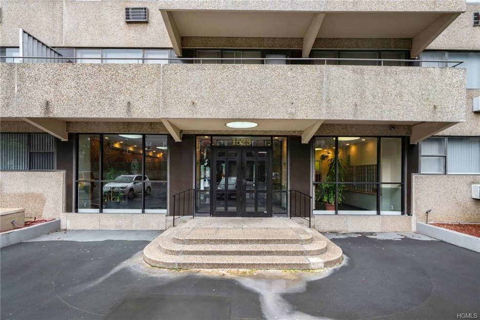 Tower One unit 8C, Yonkers, NY 10710 - photo 1