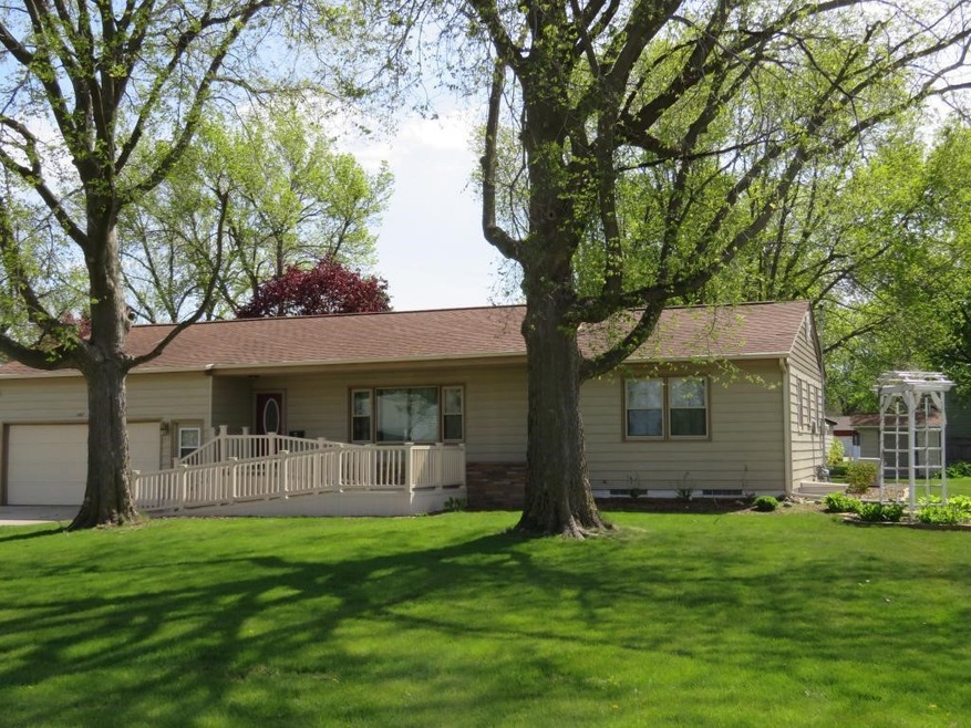 1007 2nd St SW, Clarion, IA 50525 - photo 1