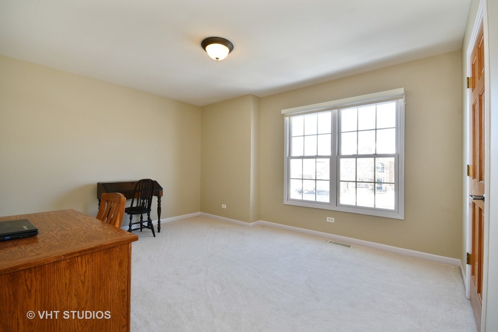 274 Johnson Woods Dr, Batavia, IL 60510 - photo 1