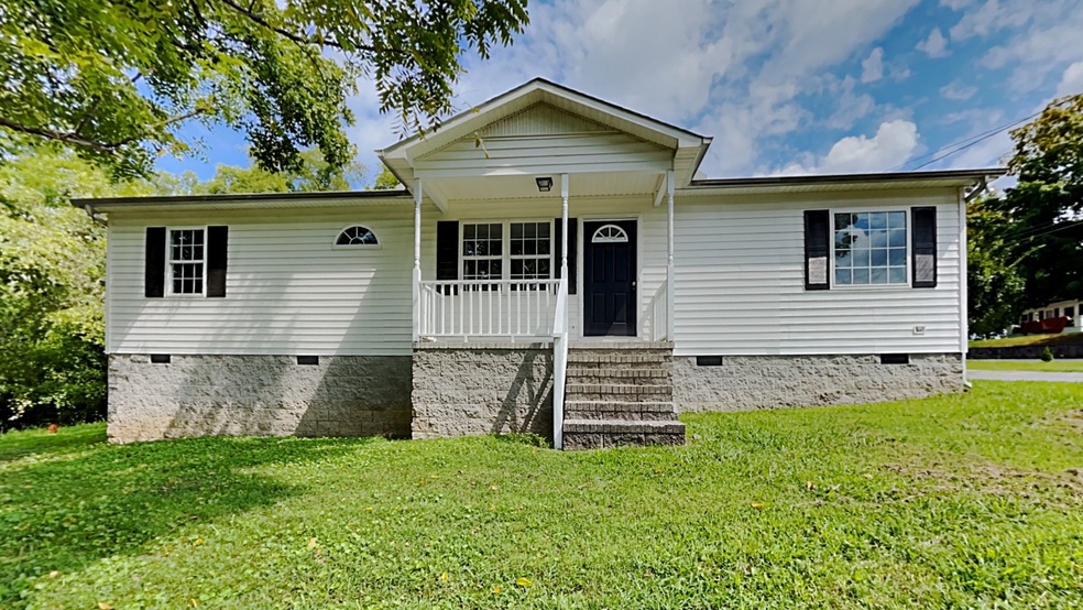102 W Moore St, Manchester, TN 37355 - photo 1