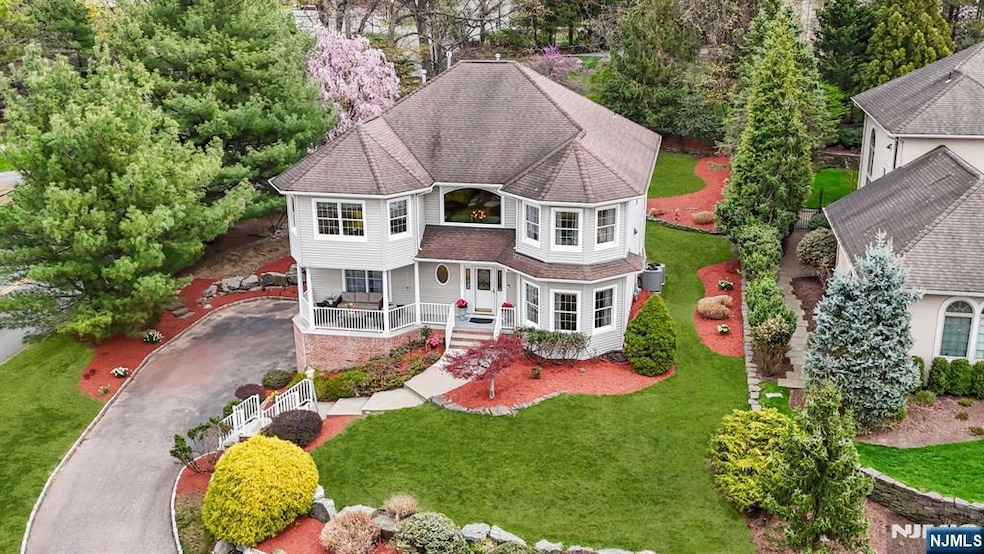 Sold $1,130,000 • Co-Listing Agent