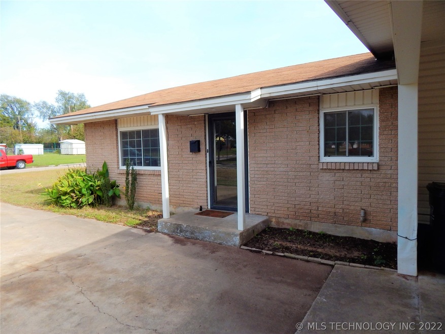841 W 22nd St, Ada, OK 74820 - photo 1