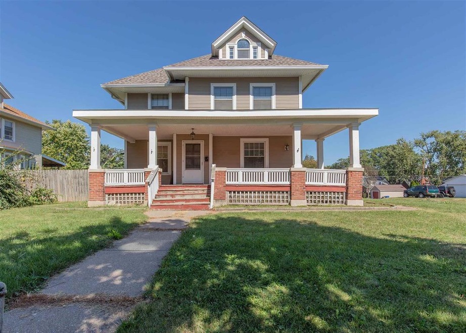 1002 W 15th St, Davenport, IA 52804 - photo 1