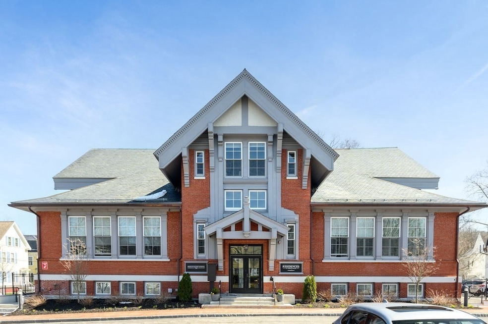 10 Congress St unit 204, Amesbury, MA 01913 - photo 1