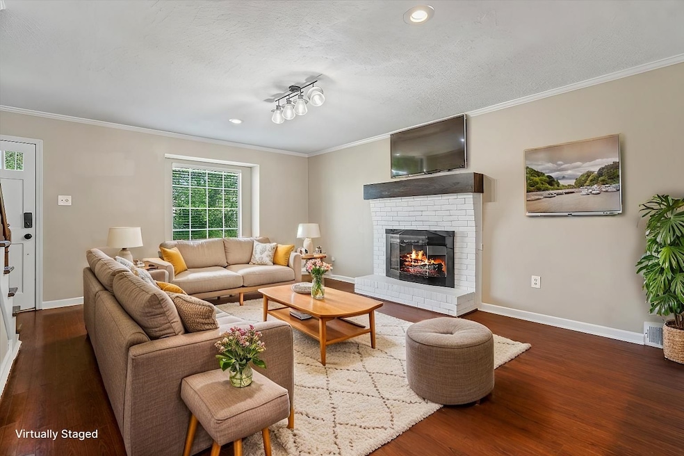 For Sale $199,900 • Co-Listing Agent