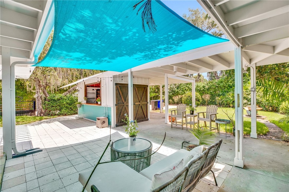 811 Royal Palm Place, Vero Beach, FL 32960 - photo 1