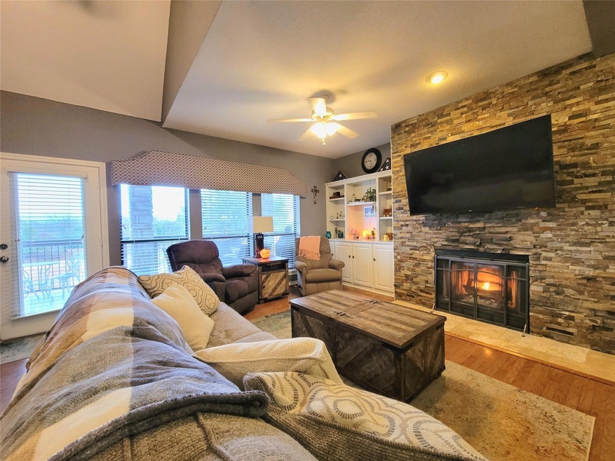 27100 Meadowmore Ct unit 302, Whitney, TX 76692 - photo 1