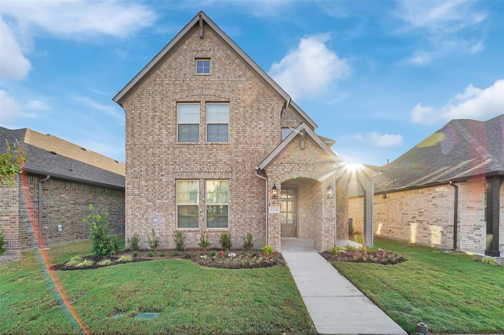 View of front of house featuring a front lawn