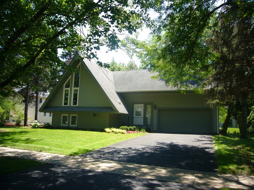 1086 E Gartner Rd, Naperville, IL 60540 - photo 1