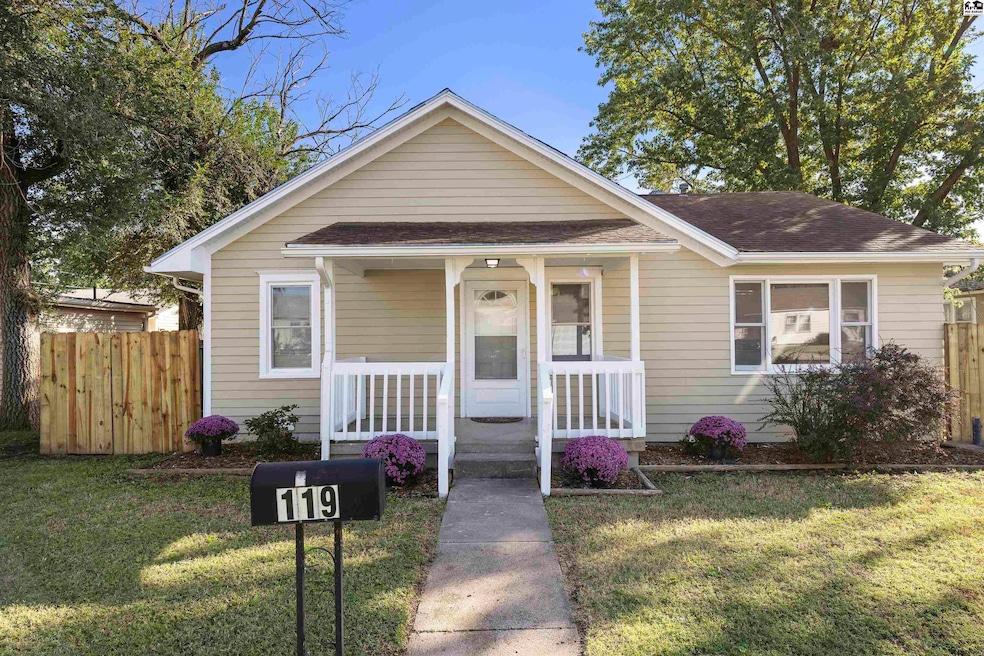 119 SW 6th St, Newton, KS 67114 - photo 1