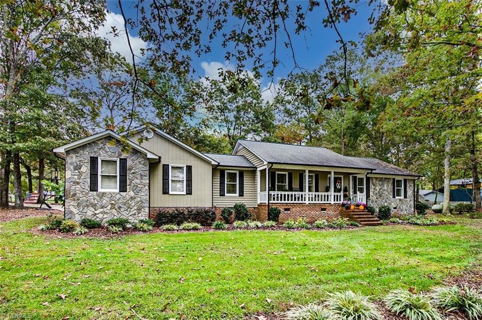 713 Greenview Dr, Asheboro, NC 27205 - photo 1