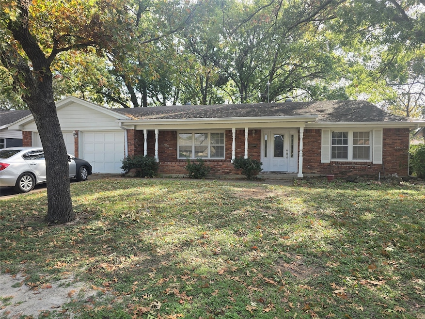 5709 Wedgworth Rd, Fort Worth, TX 76133 - photo 1