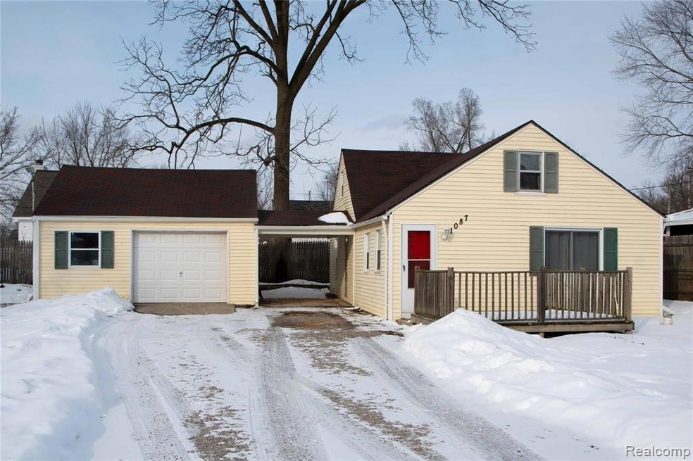 1087 Harding Drive-2.jpg