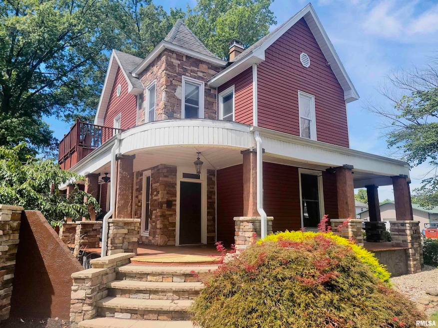 521 N Locust St, Flora, IL 62839 - photo 1