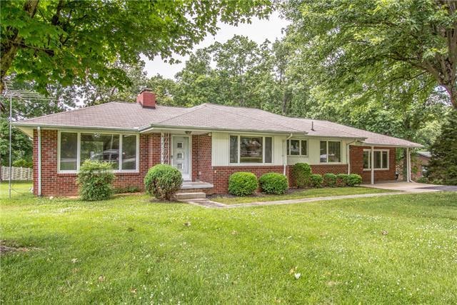 Full Brick Home in East Hills!