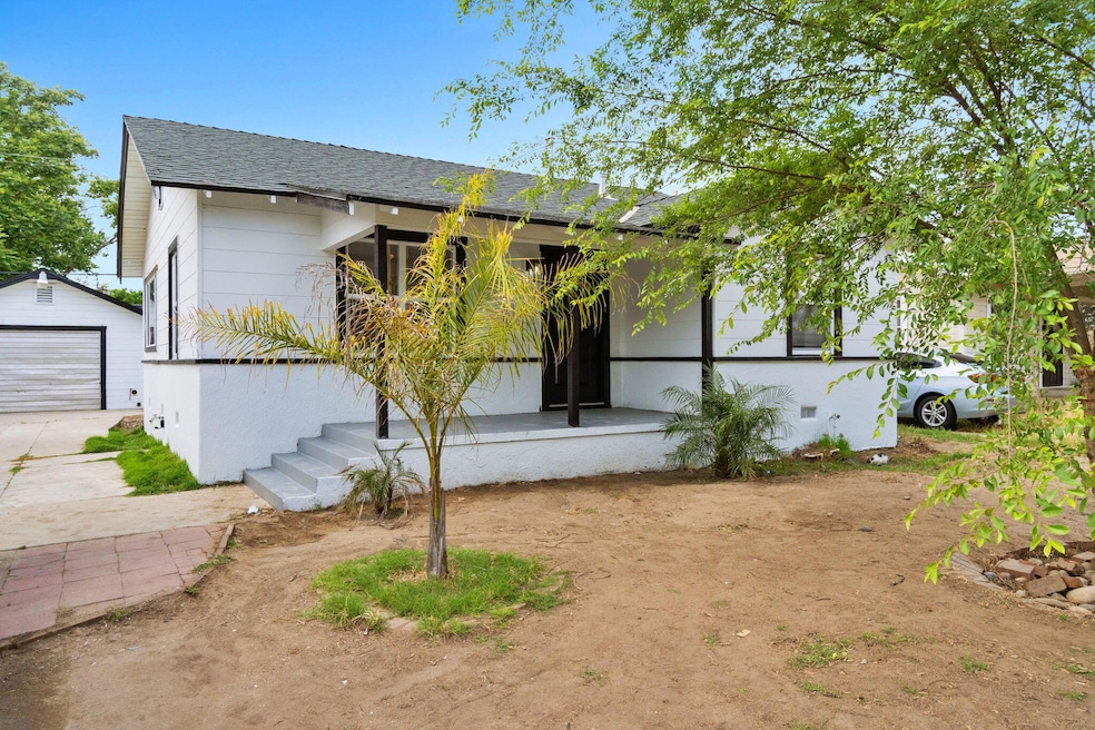 1559 N Carruth Ave, Fresno, CA 93728 - photo 1