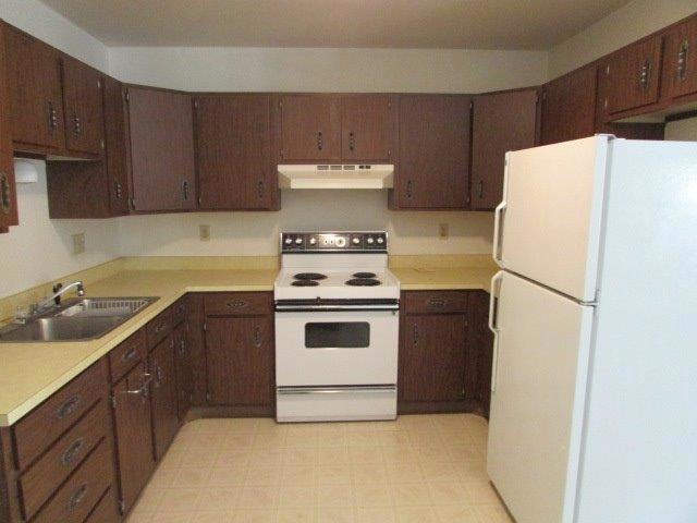 2723 31st St unit 2725, Two Rivers, WI 54241 - photo 1