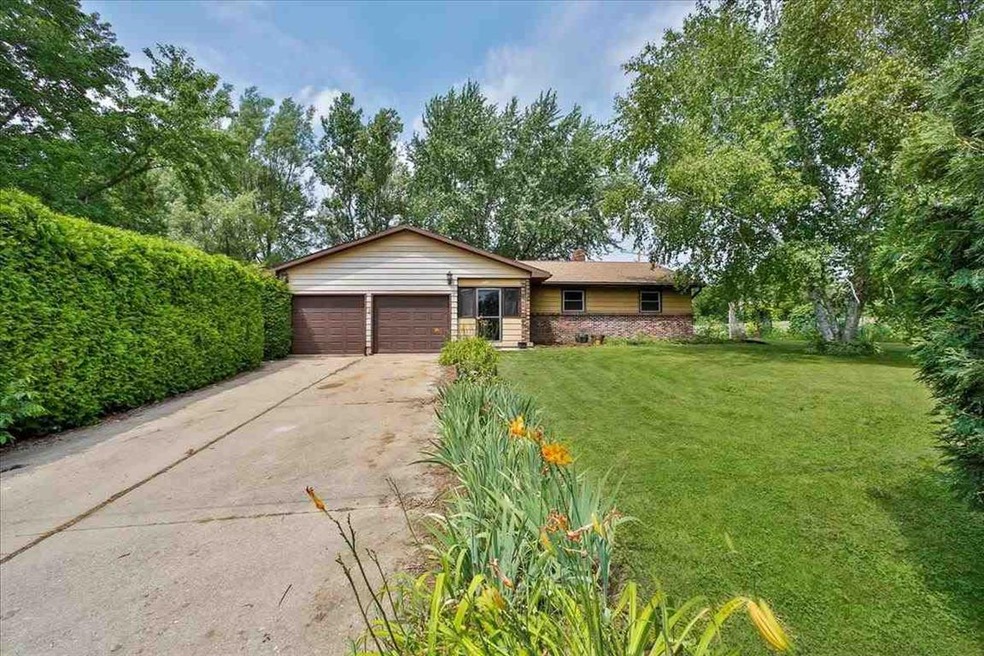 2105 Davis Hills Dr, Verona, WI 53593 - photo 1