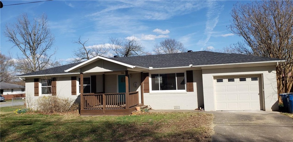 316 Crestview Dr, Bentonville, AR 72712 - photo 1