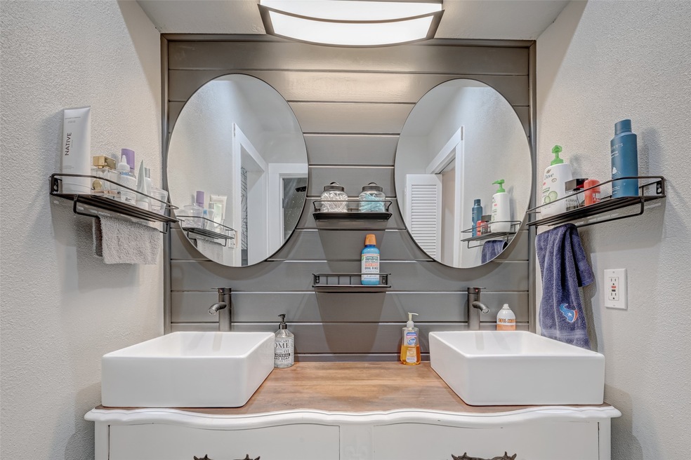 2312 Chelmsford Ct, Alvin, TX 77511 - photo 1