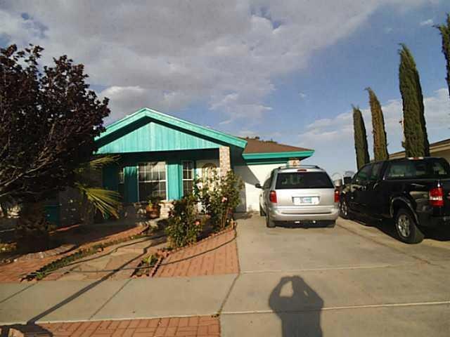 428 Tierra Linda Dr, Horizon City, TX 79928 - photo 1